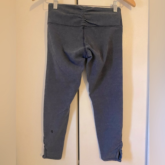 Lululemon Ruched Cropped Navy Blue leggings Size 6 - Picture 3 of 4